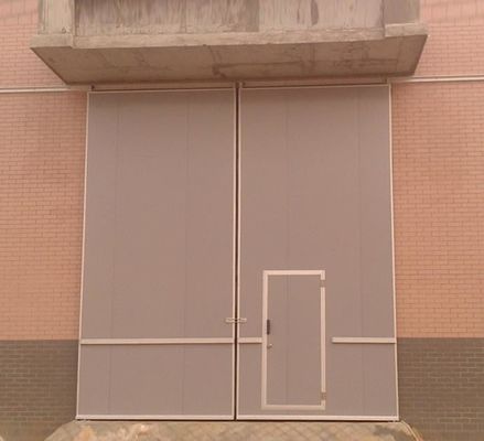 Strong Steel Warehouse Industrial Sliding Door 2.5mm Sheet Windproof